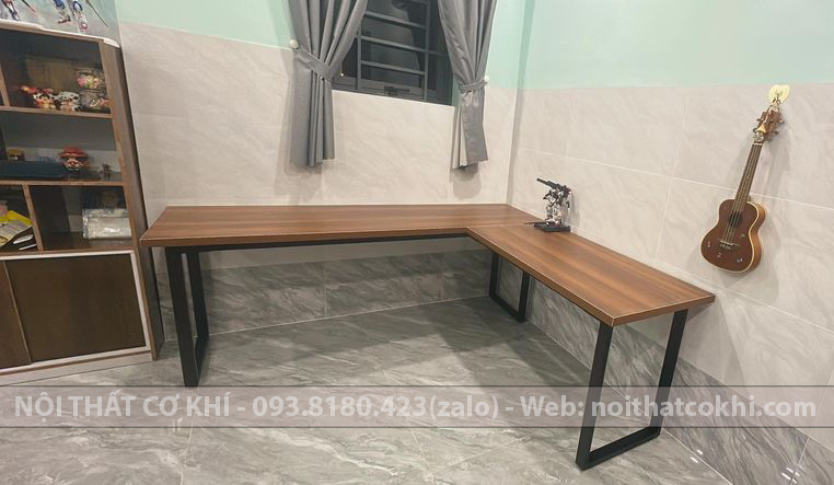 bàn chữ L chân sắt